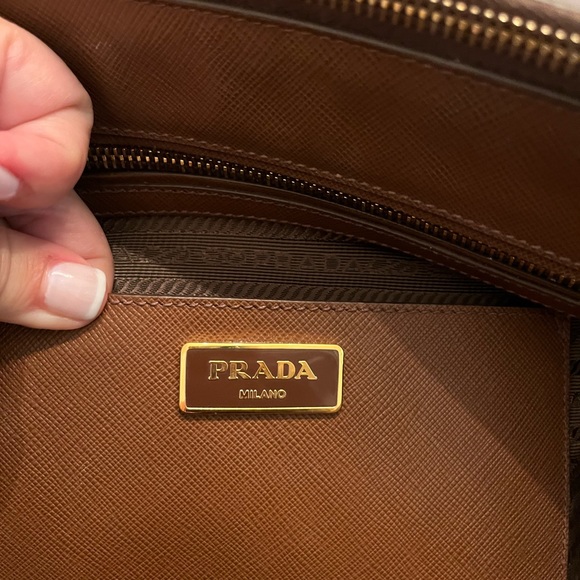 Prada Saffiano Lux Double Zip Tote BN1786 in Brown (Palissandro) - Picture 5 of 17